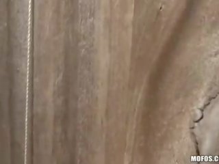 Prsatá puma v prdeli podle the voyér chlapík