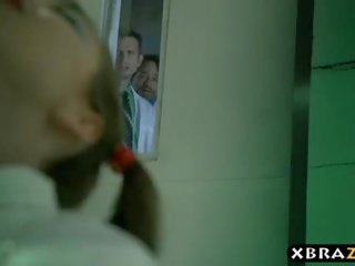 Psycho riley reid ofina ji surgeon kdo je v a straitjacket