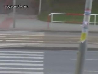 Ýubkasyny jyklamak in köçe