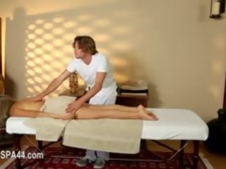 Nghèo glamours đập cứng trong đặc biệt người đàn ông đấm bóp