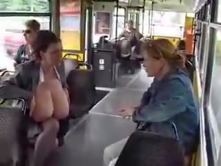 巨大 大 奶 adolescent 擠奶 在 該 公 tram