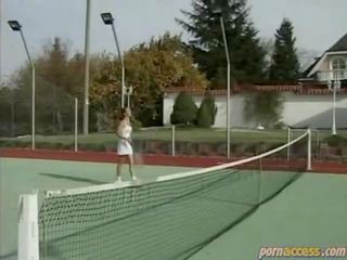 Pada yang tenis mahkamah
