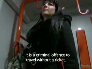 佩內​​洛普 得到 性交 在 該 公 火車