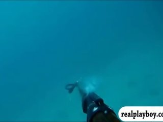 마음을 끄는 playmates spear fishing 에 유방을 드러낸 과 방문 그만큼 crocs