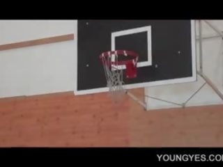 Ученички с похот за мръсен клипс чукане в лесбийка ганг банг