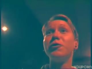 Shorthaired amateur duits neemt haar kleren af klbr produktion