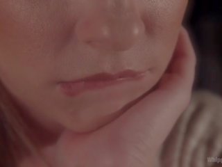 Lesbiete jāšanās lelle robeža spanked un anāli fisted