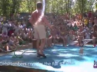 Ne rules mokrý tričko soutěž na a nudistický resort