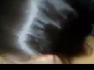 अंधेरा बालों वाली कुकी drains फॅट बालक जब तक वह हो जाता है मुंह क्रीमपाइ