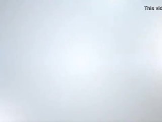 奇妙 引起 阿德里安娜 chechik 是 玩弄 她的 的阴户 和 屁股