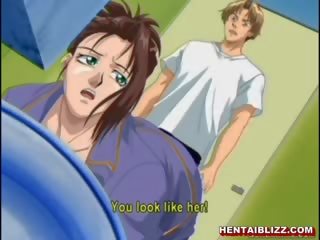 Japanisch hentai teenager wird squeezed und clamp sie titten