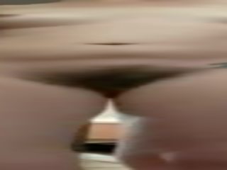 Me lesh dashnore duke pirë duhan &comma; dy kapëse me extremaly me lesh shkurre amatore