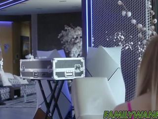 诱人的 青少年 有 激烈 他妈的 会议 和 接收 面部