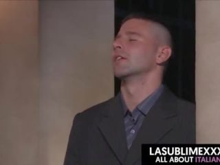 Tremendous trijatā con es bodyguards! taieši skolniece