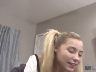 صغير في سن المراهقة خطوة adolescent carolina sweets يريد daddies قضيب عميق داخل من لها!