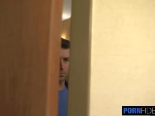 Pornfidelity kenzie reeves 亂搞 她的 轉身 上 鄰居