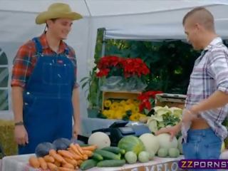 Zákazník fucks the farmers manželka v veřejné na the trh
