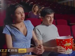 &lpar;jordi el nino polla&rpar; obtient son membre sucé à la mov theatre par supérieur employé &lpar;tina fire&rpar; - brazzers