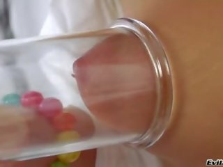 Cosette ibarra ベイブ くすぐる 彼女の nipplele ととも​​に lolly ポップ