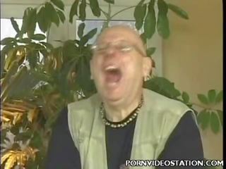 Breasty 臟 夾 明星 挑逗